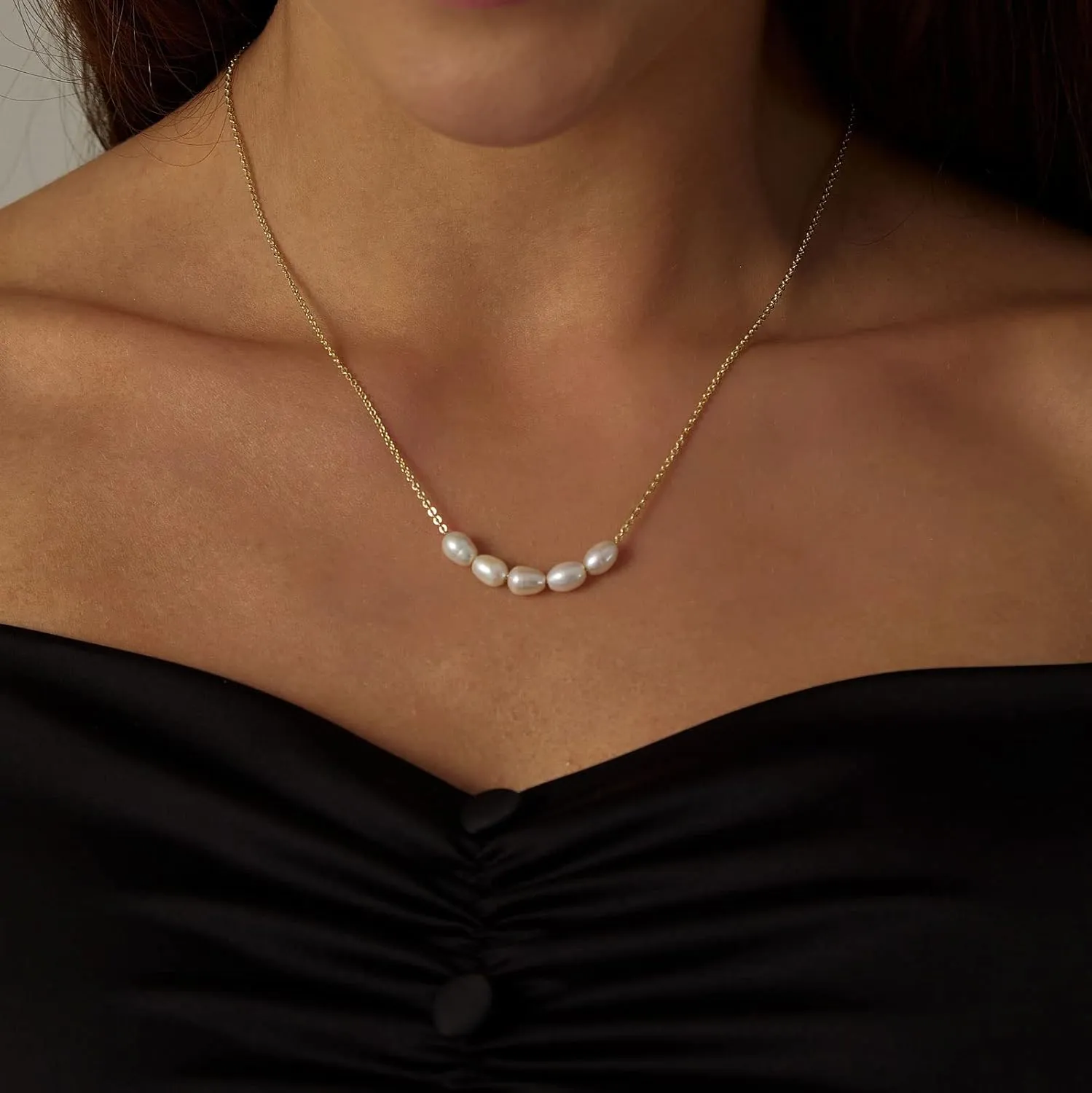CAROVO Dainty Pearl Pendant Necklaces for Women 14k Gold Plated Barque Pearl Chain Necklace Delicate Handmade Cultured Pearl Necklace Everyday Jewelry for Gifts