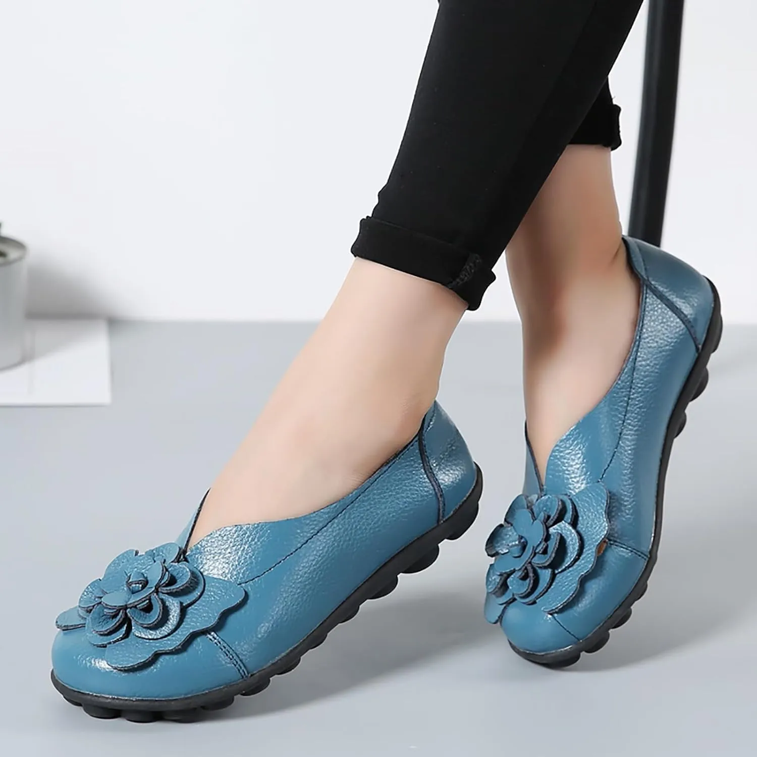 Womens Leather Loafers Flower Cowhide Flat Sandals Comfort Walking Casual Flat Loafer, Round Toe Soft Sole Slip On Sandals Breathable Indoor Outdoor Walking Shoes
